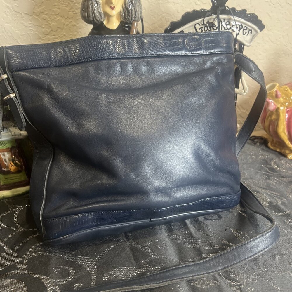 Vintage Etienne Aigner Navy Blue Leather Handbag Purse Adj Strap Medium - Picture 2 of 14